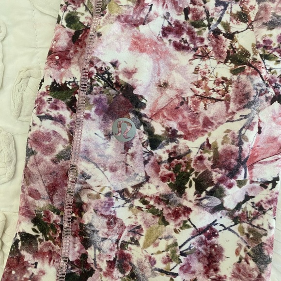 LULULEMON Leggings - Picture 4 of 6